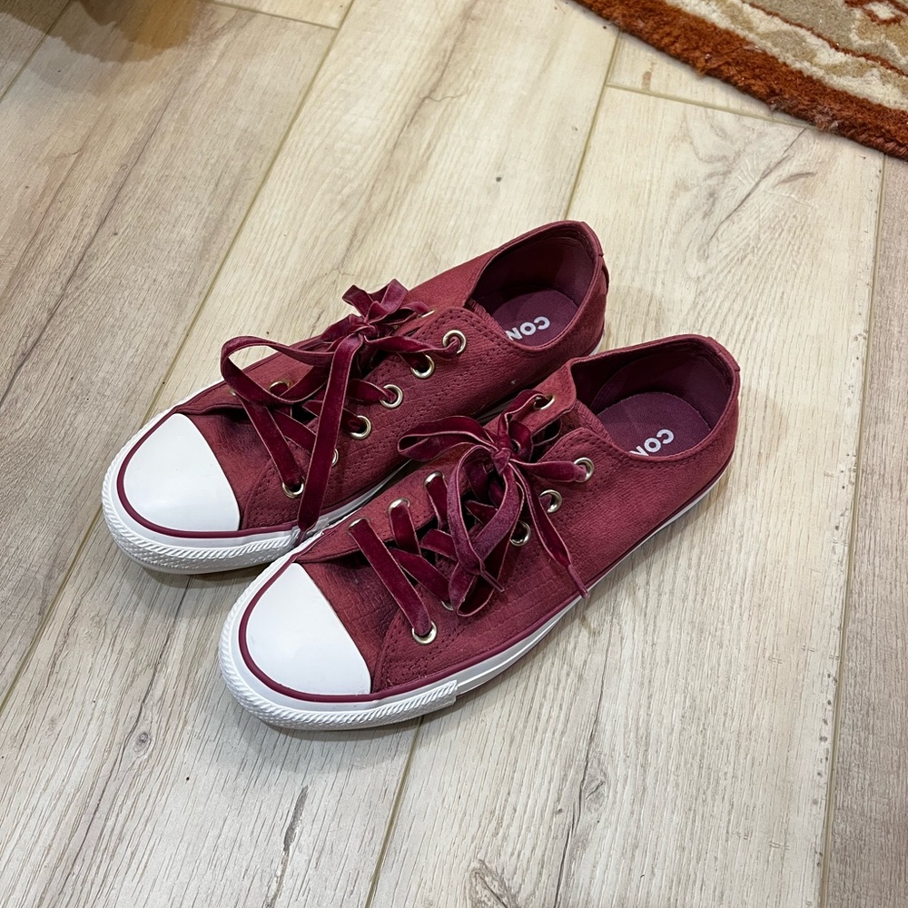 Limited‎ Edition -- Converse Red Canvas Sneakers Classic Low-Top Design